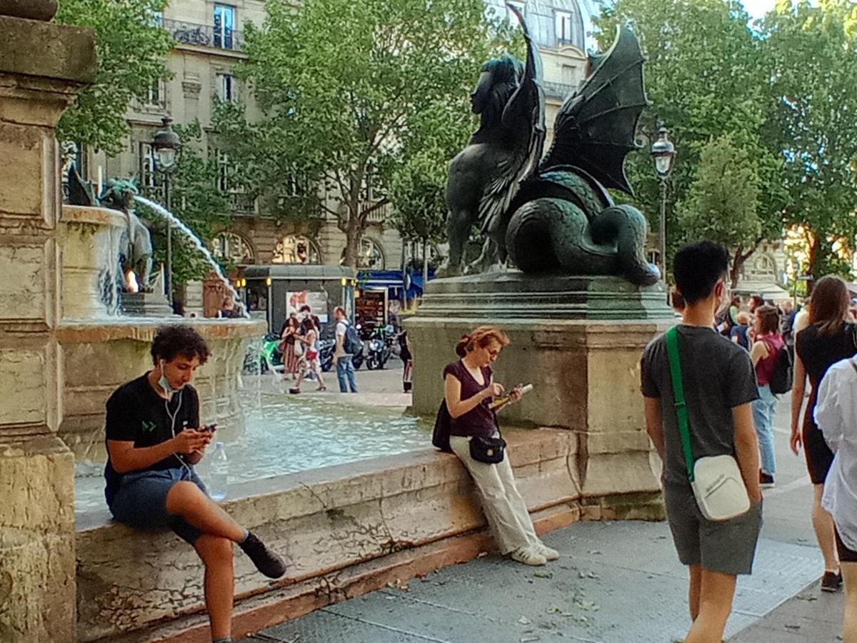 Stuning Place ,gare Montparnasse ,center ,front Of Metro Privatunterkunft Paris